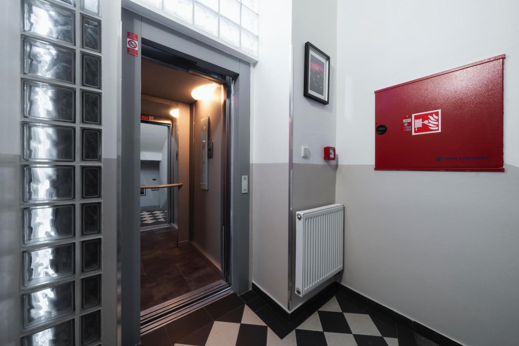 Hotel Leon Praag Buitenkant foto